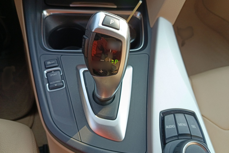 宝马3系 2013款 316i 进取型局部细节18