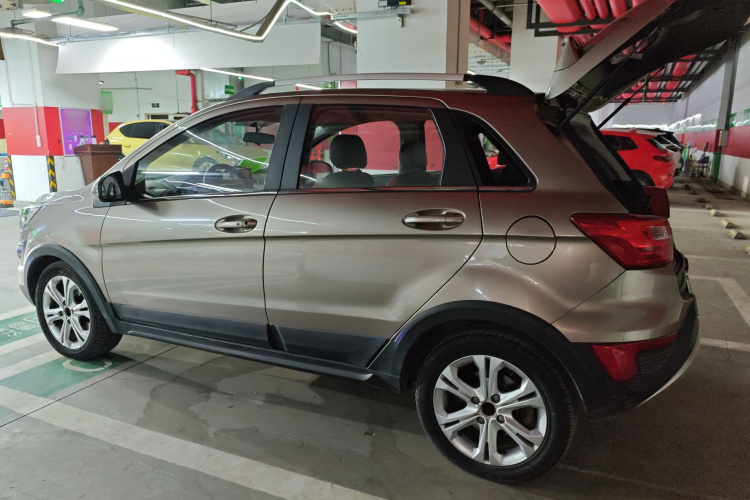 北汽新能源EX 2018款 EX360 新尚版车身外观4