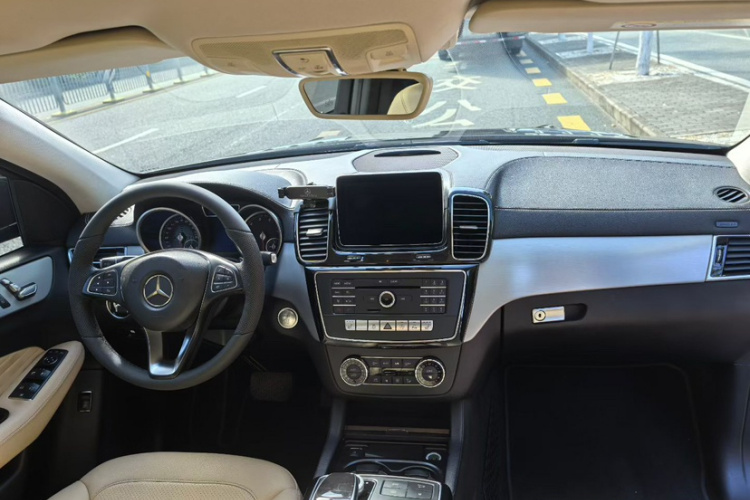 奔驰GLE轿跑 2015款 GLE 400 4MATIC 轿跑SUV中控内饰7007
