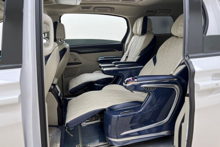 别克GL8 2020款 ES陆尊 653T 舒适型中控内饰7005