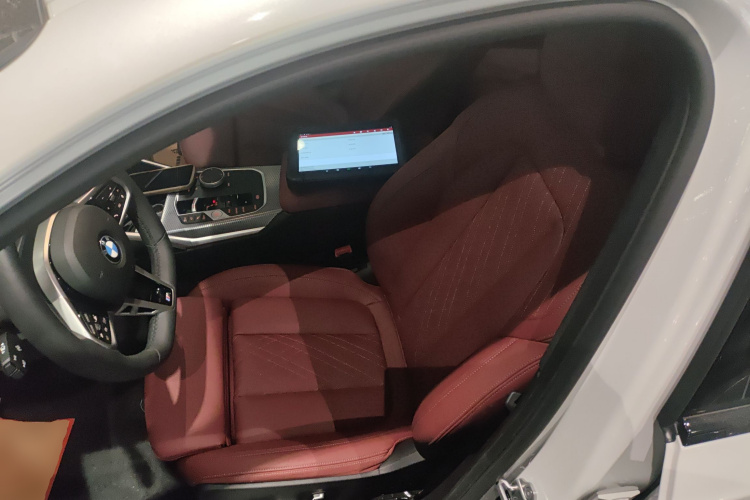 宝马3系 2025款 330i M运动曜夜套装局部细节19