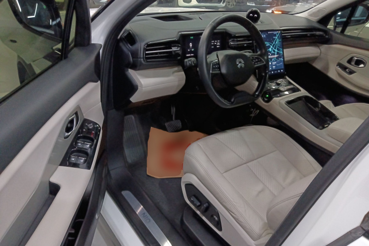 蔚来ES8 2018款 355KM 基准版 七座版中控内饰7003