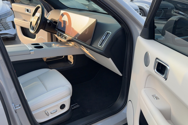 理想汽车 理想L6 2025款 Pro 智能焕新版中控内饰7006