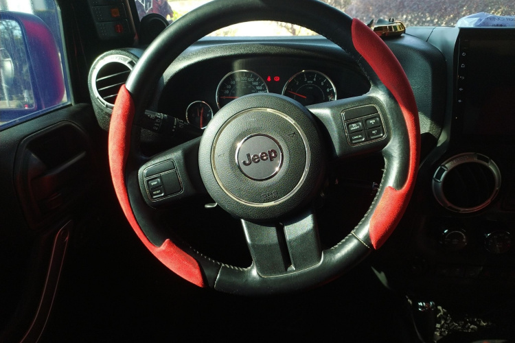 Jeep 牧马人 2012款 3.6L Sahara 两门版局部细节13