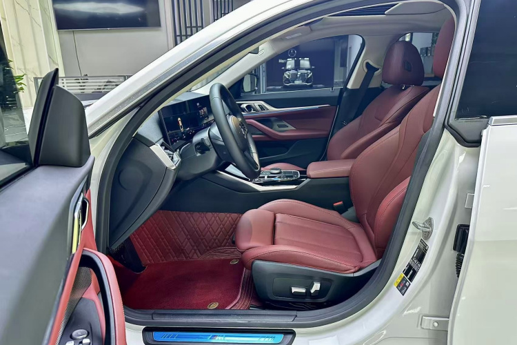 宝马i4 2023款 eDrive35中控内饰20