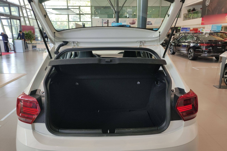 大众 Polo 2019款 Plus 1.5L 自动全景乐享版机舱底盘23