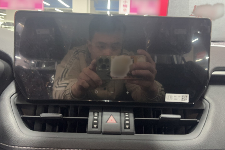 丰田 RAV4荣放 2024款 2.0L CVT两驱都市版中控内饰7005