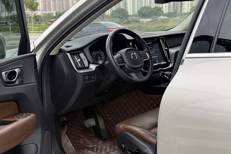 沃尔沃XC60 2019款 T5 四驱智逸版 国V车身外观6003