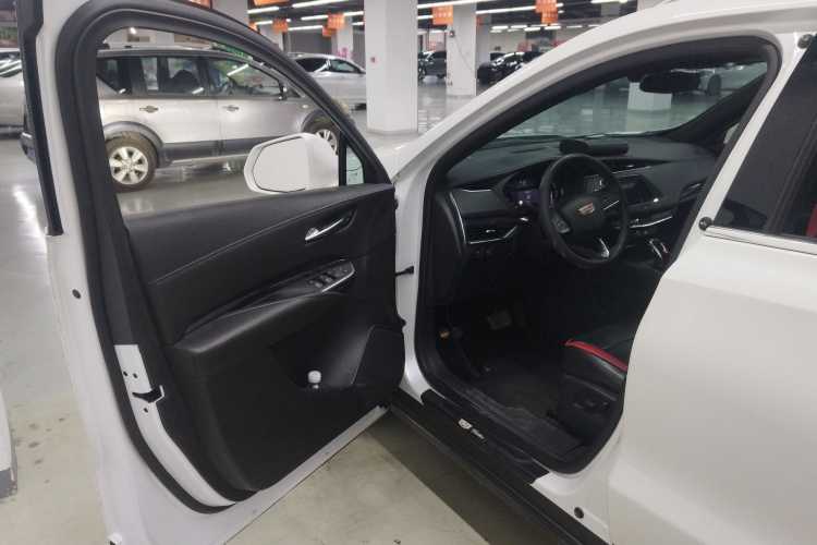 凯迪拉克XT4 2021款 28T 两驱技术型中控内饰7003