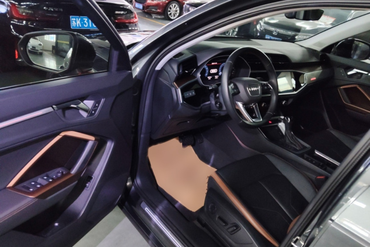 奥迪Q3 2020款 40 TFSI 时尚致雅型中控内饰7003