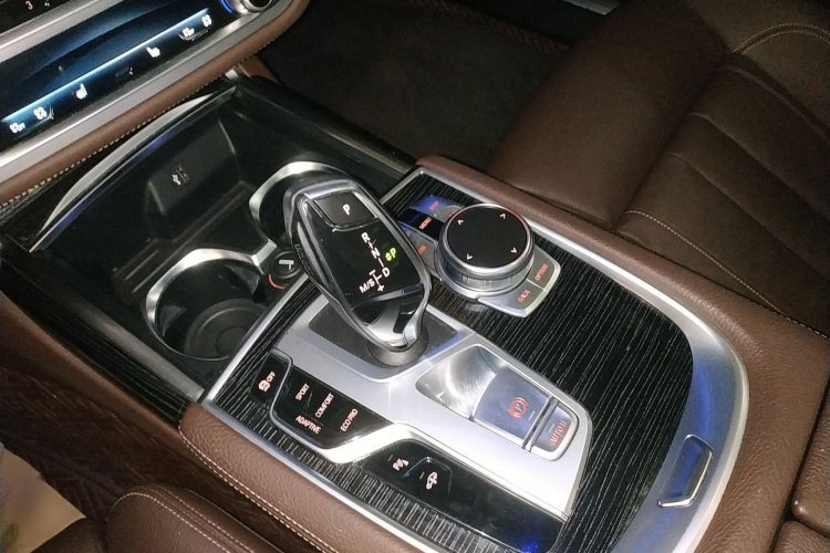 宝马7系 2018款 730Li 领先型 M运动套装局部细节18