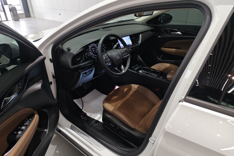 别克 君威 2024款 28T 纵享版中控内饰7003