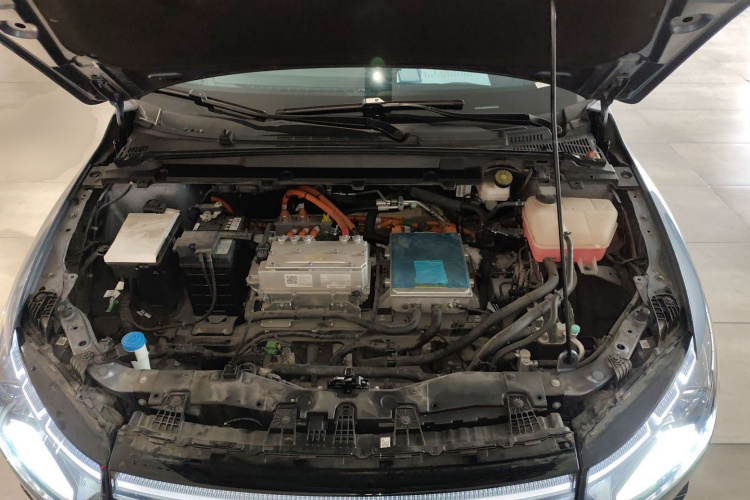 小鹏P5 2021款 550P机舱底盘24