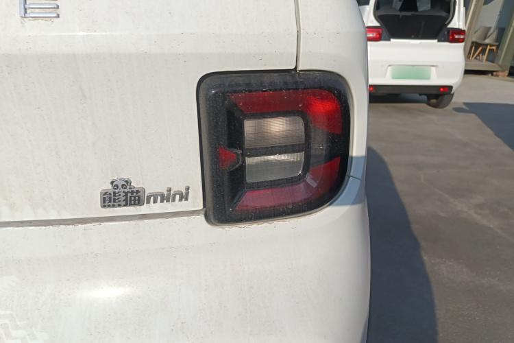 吉利银河 2025款 210km 熊猫卡丁车身外观9