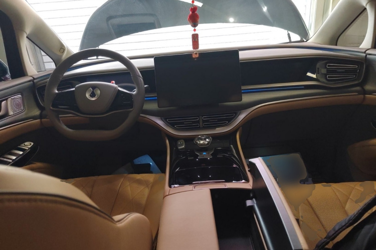 腾势D9 2022款 DM-i 970 四驱旗舰型中控内饰12