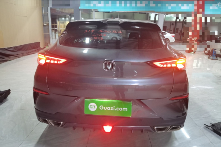 长安UNI-T 2020款 1.5T 尊贵型车身外观6