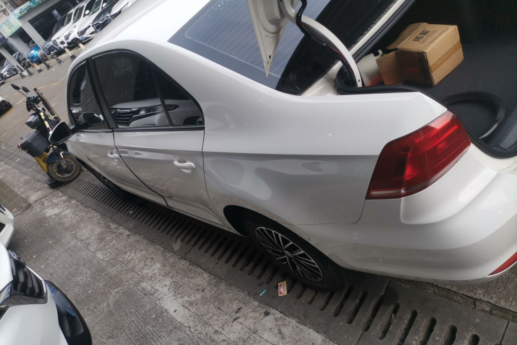 大众 桑塔纳 2021款 1.5L 自动风尚版车身外观4