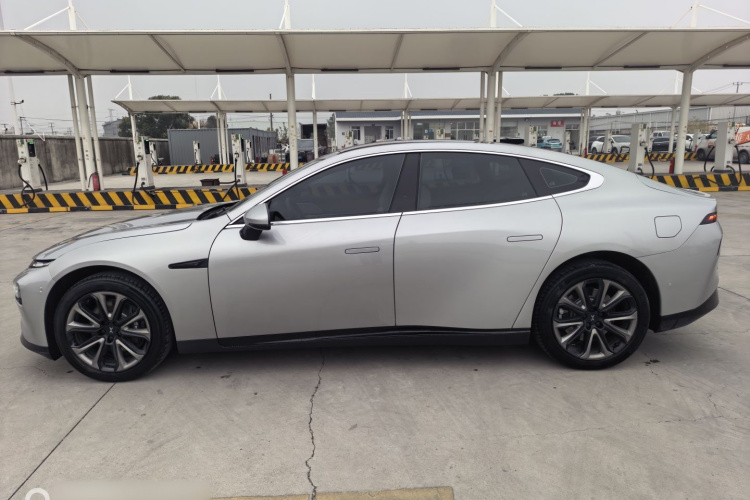 小鹏P7 2020款 670E车身外观6009