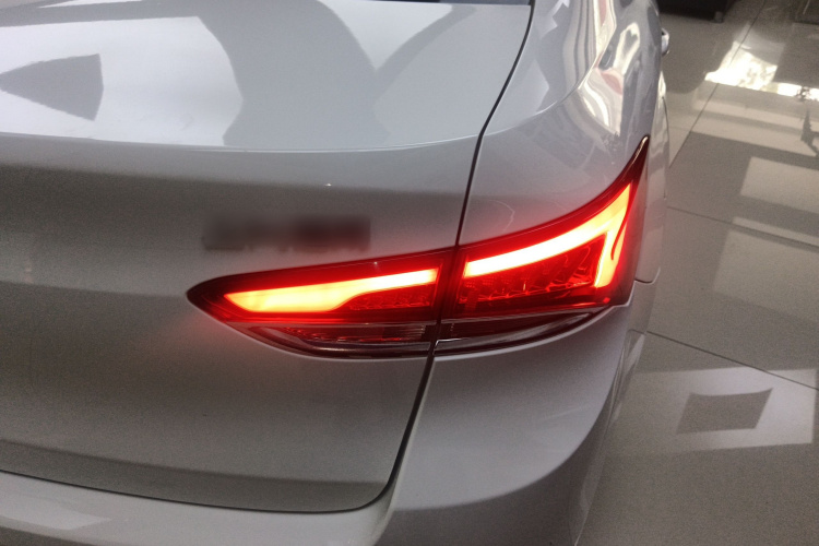 别克 英朗 2018款 15T 双离合进取型 国V车身外观9