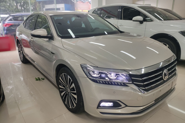 大众 帕萨特 2020款 330TSI 豪华版 国VI车身外观3