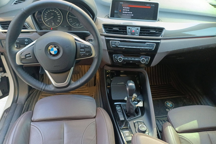 宝马X1 2018款 sDrive18Li 尊享型中控内饰7002