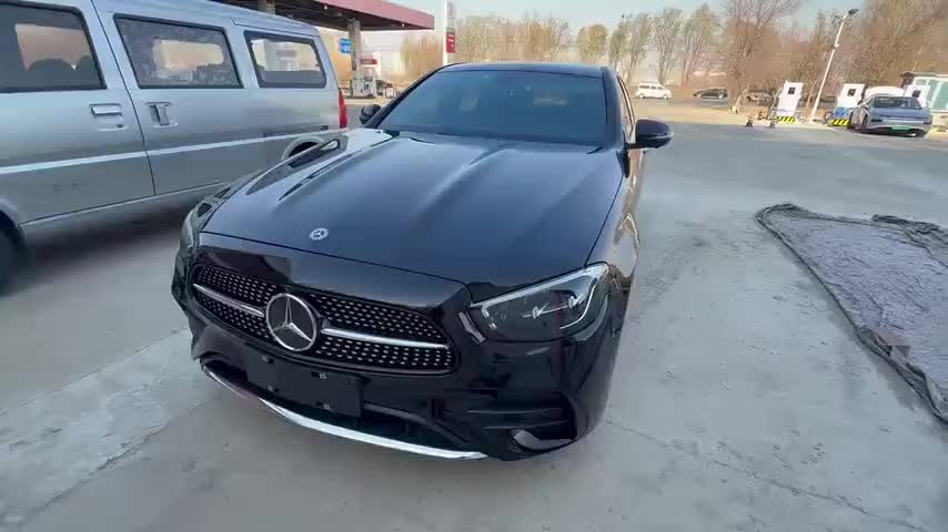 奔驰E级 2021款 E 300 L 运动时尚型实拍1