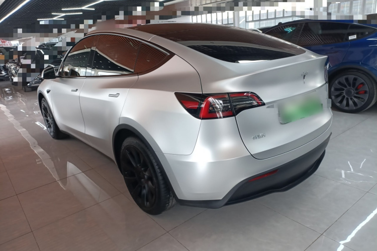 特斯拉 Model Y 2022款 改款 后轮驱动版车身外观4