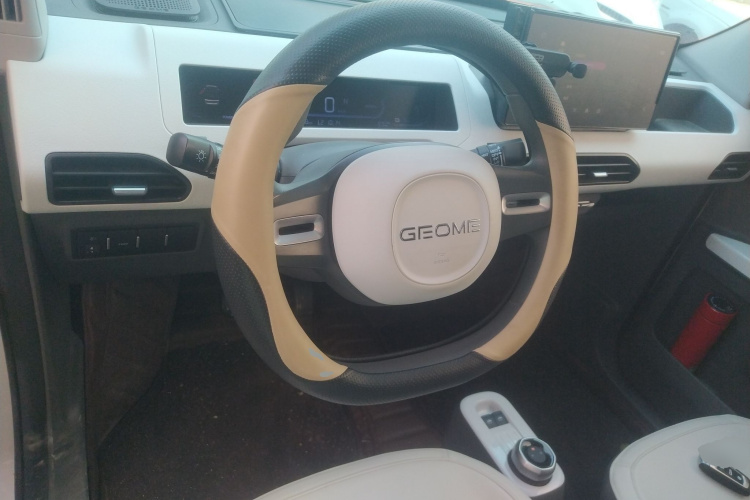 吉利银河 2024款 200km 熊猫骑士中控内饰13