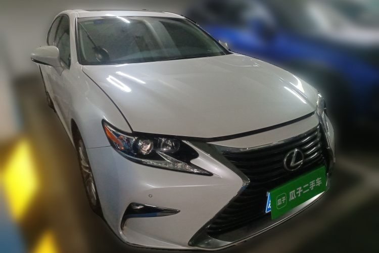 雷克萨斯ES 2015款 200 精英版车身外观3