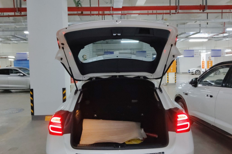 奔驰GLA 2016款 GLA 200 时尚型机舱底盘23