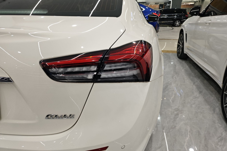 玛莎拉蒂 Ghibli 2022款 2.0T GT锋芒版车身外观9