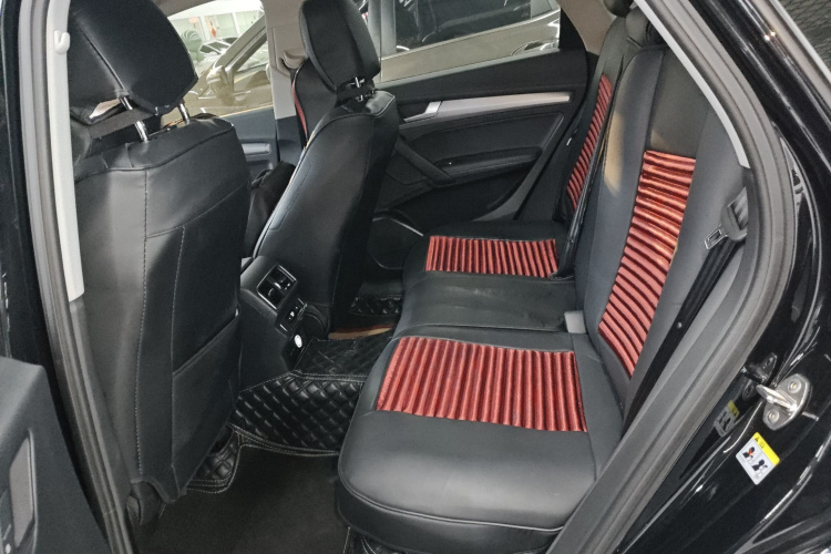 奥迪Q5L 2022款 40T 时尚动感型中控内饰7004