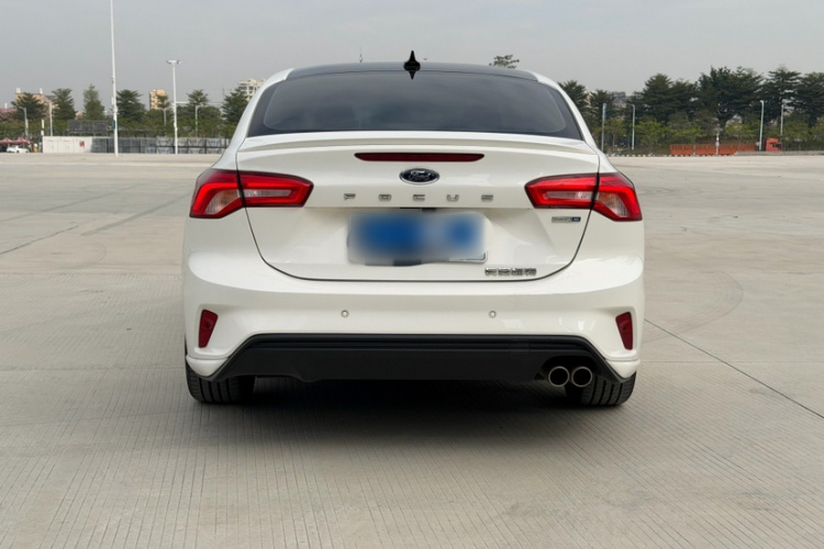福特 福克斯 2022款 三厢 EcoBoost 180 自动ST Line车身外观6005