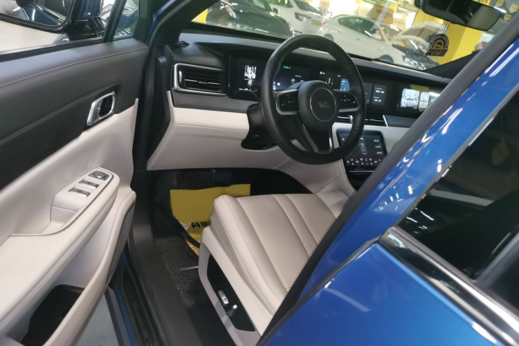 理想汽车 理想ONE 2020款 增程6座版中控内饰7003