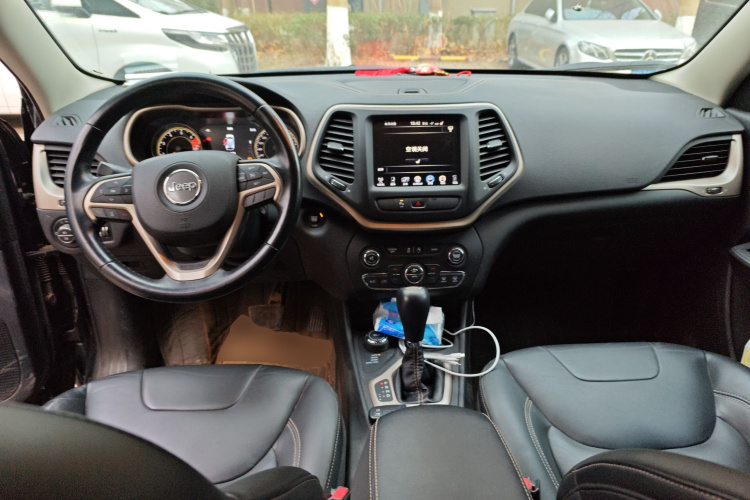 Jeep 自由光 2016款 2.4L 专业智能版中控内饰12