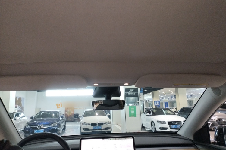 特斯拉 Model Y 2023款 长续航全轮驱动版中控内饰22