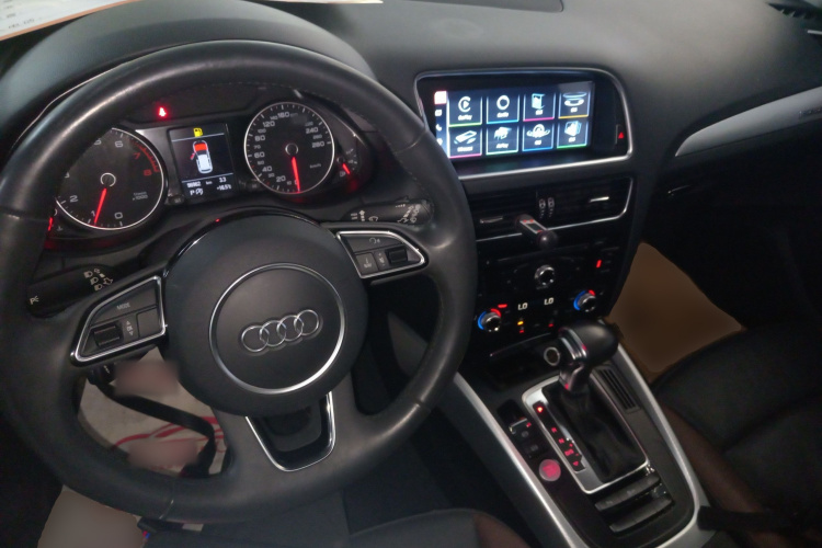 奥迪Q5 2017款 Plus 40 TFSI 技术型中控内饰12