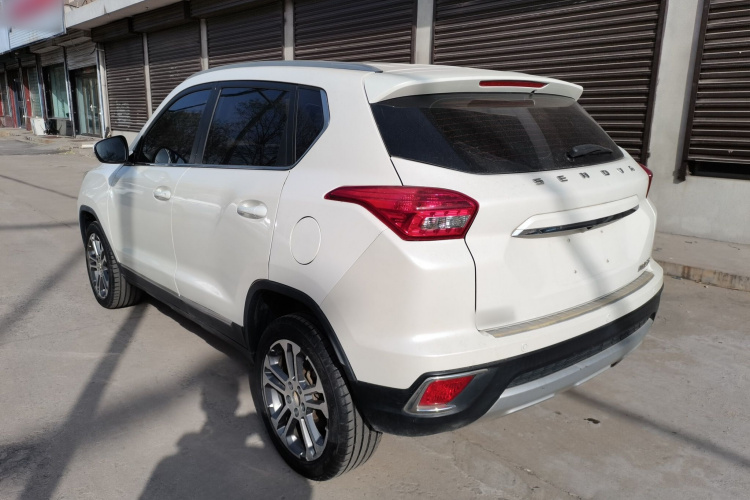 北京汽车 绅宝X35 2016款 1.5L 自动豪华版车身外观4