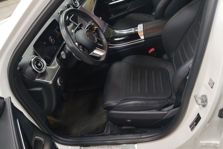 奔驰C级 2023款 C 260 L 运动版中控内饰19