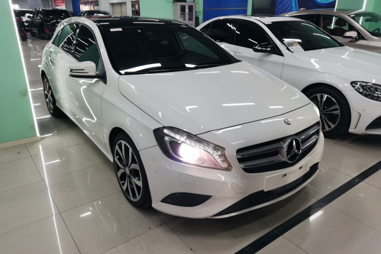 奔驰A级(进口) 2015款 A 200 时尚型车身外观3