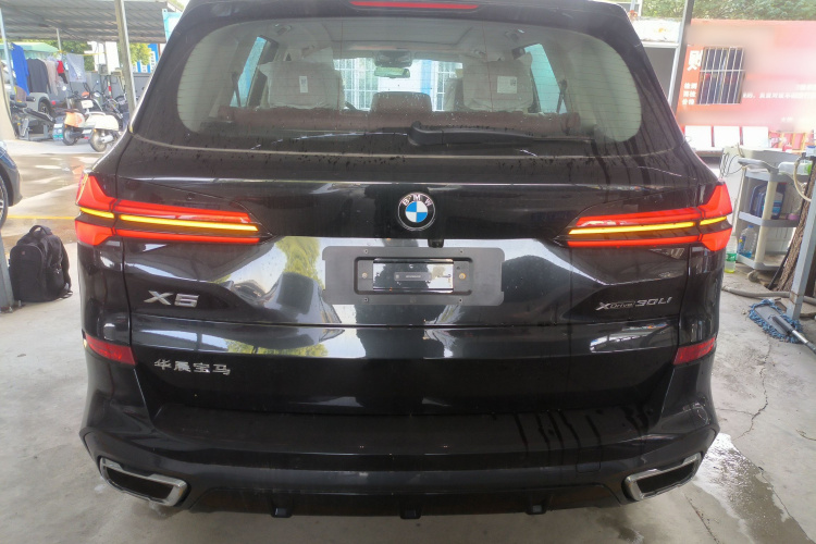 宝马X5 2025款 xDrive 30Li 尊享型M运动曜夜套装车身外观6