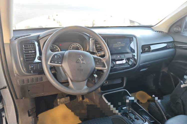 三菱 欧蓝德 2021款 2.0L 两驱畅行版 5座中控内饰7002