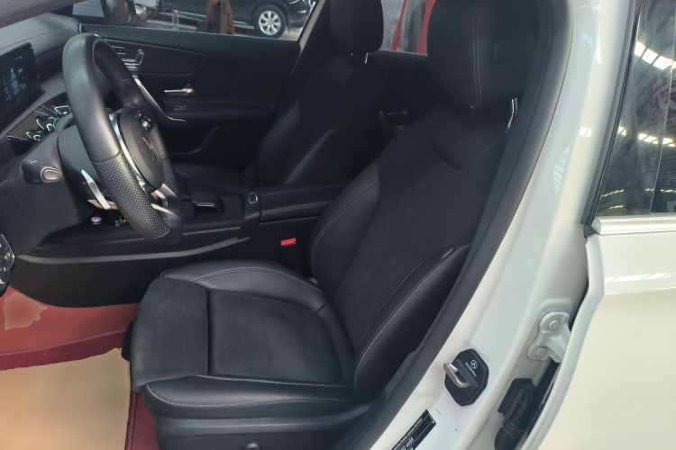 奔驰A级 2019款 A 180 L 运动轿车局部细节19