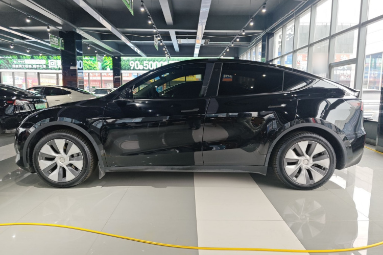 特斯拉 Model Y 2022款 后轮驱动版车身外观4