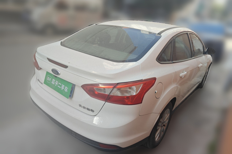 福特 福克斯 2012款 三厢 1.6L 手动舒适型车身外观7