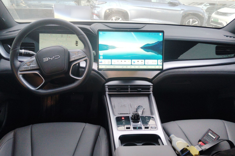 比亚迪 海豹07 DM-i 2025款 智驾版 DM-i 1.5L 125km 尊贵型中控内饰12