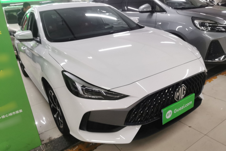 名爵 MG5 2023款 180DVVT CVT豪华版车身外观3