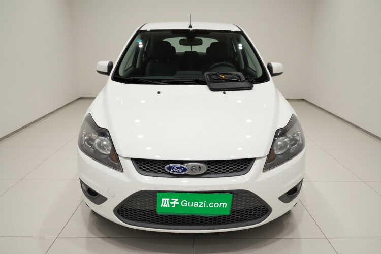 福特 福克斯 2013款 两厢经典 1.8L 手动基本型车身外观2