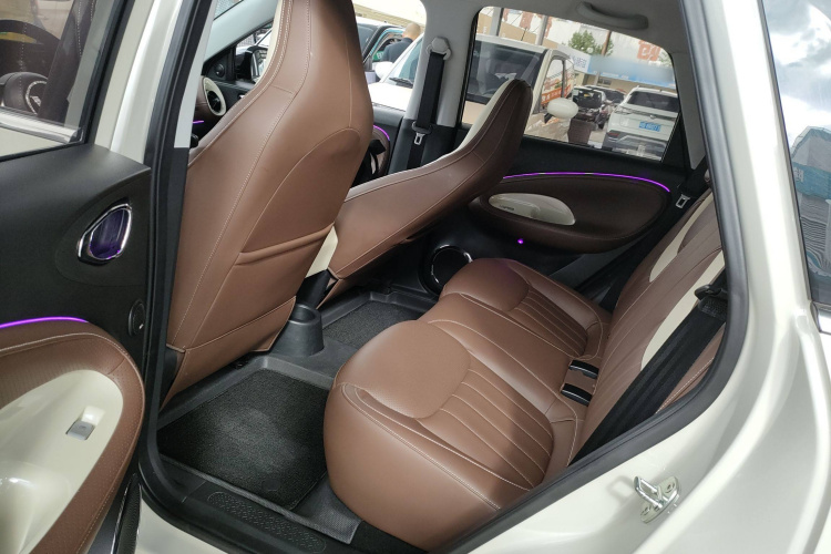 五菱汽车 五菱缤果 2023款 333km 灵犀互联+款中控内饰7004