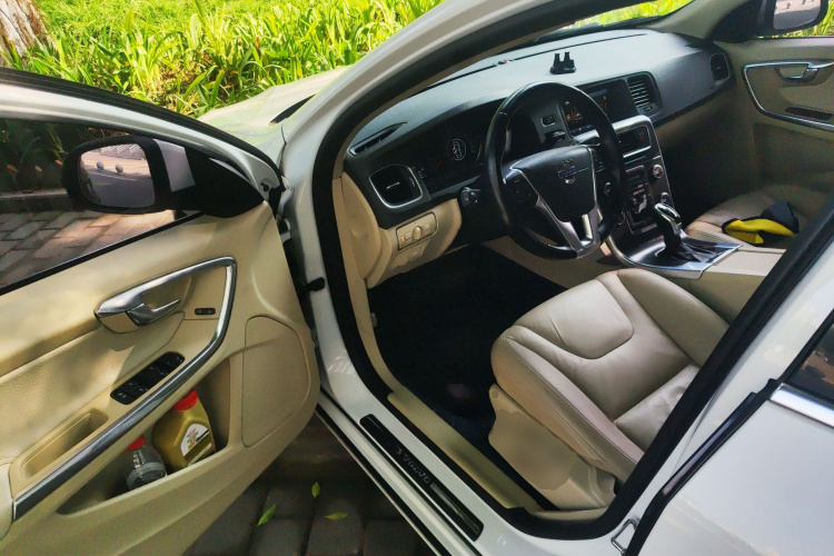 沃尔沃V60 2014款 T5 智逸版中控内饰20